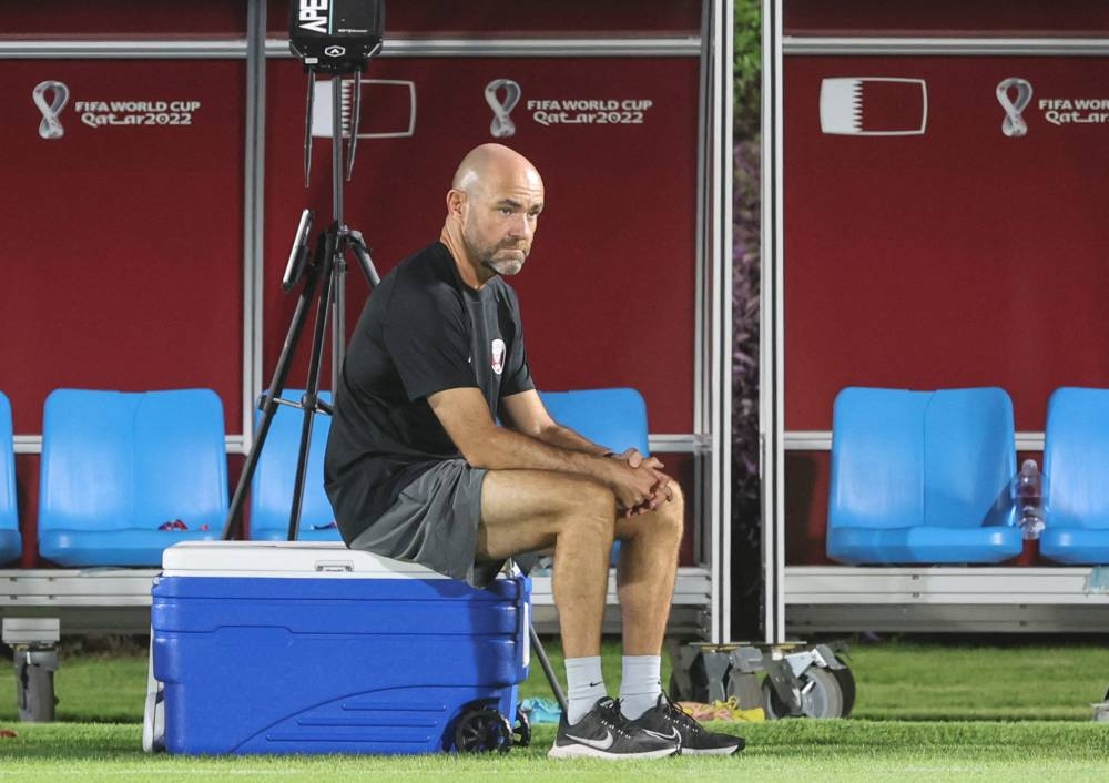 Qatar's Spanish coach Felix Sanchez attends a training session in Doha on November 15, 2022, ahead of the Qatar 2022 World Cup football tournament. (Photo by KARIM JAAFAR / AFP)