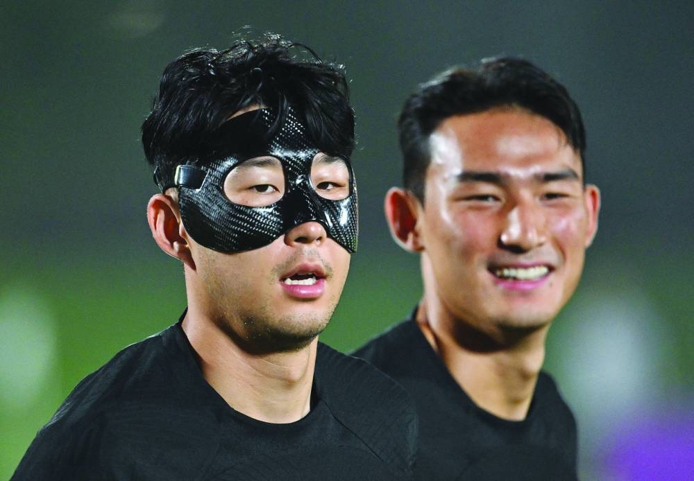 South Korea's midfielder Son Heung-min (left) and defender Cho Yu-min (right) take part in a training session at Al Egla Training Site 5 in Doha yesterday. (AFP)