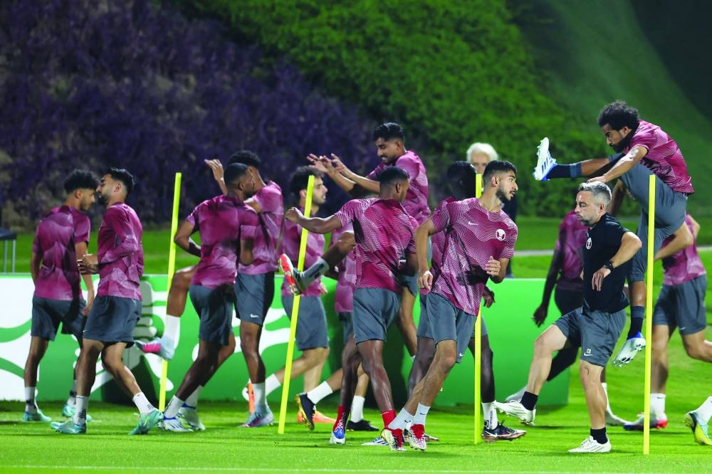 Qatar's players take part in a training session at the Aspire training site in Doha on November 19, 2022 on the eve of the Qatar 2022 World Cup football opening match between Qatar and Ecuador. (Photo by KARIM JAAFAR / AFP)
