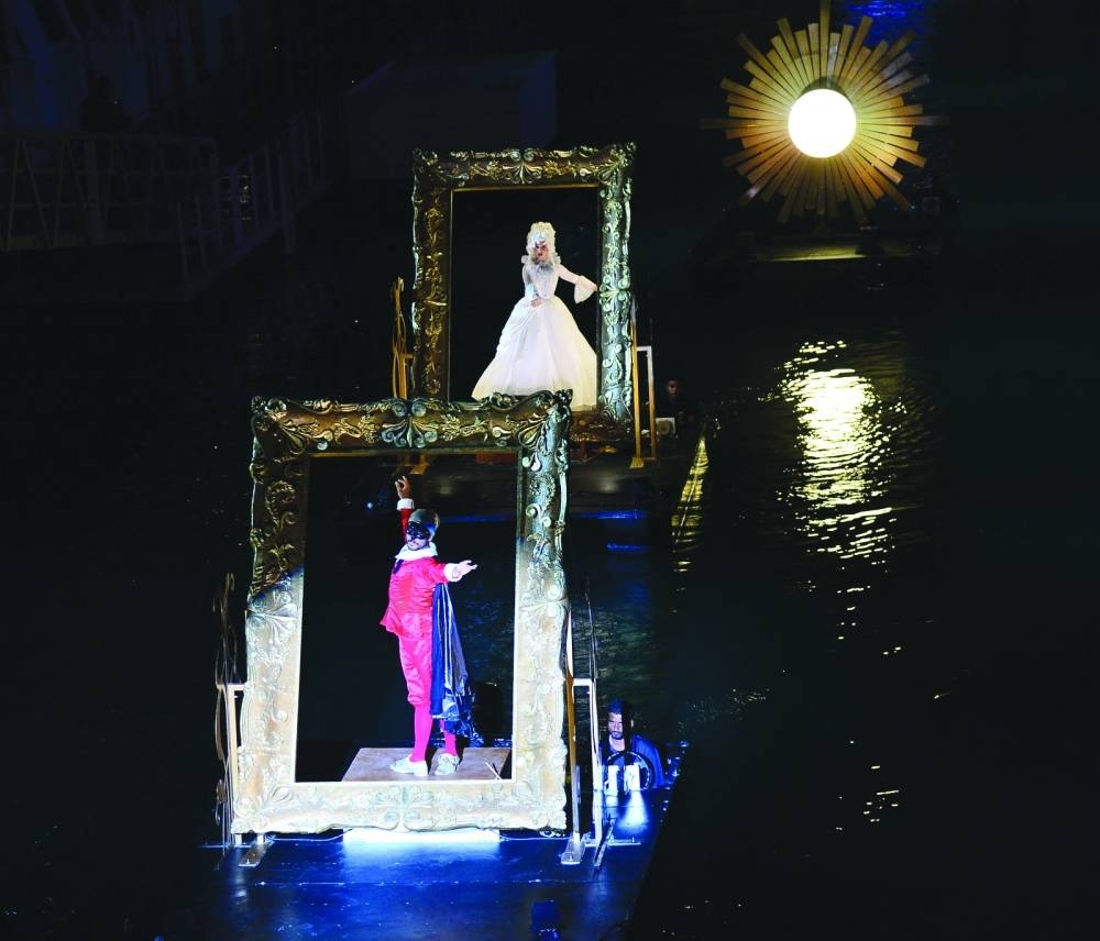 Magnificent show of grandiose during the floating arts parade.