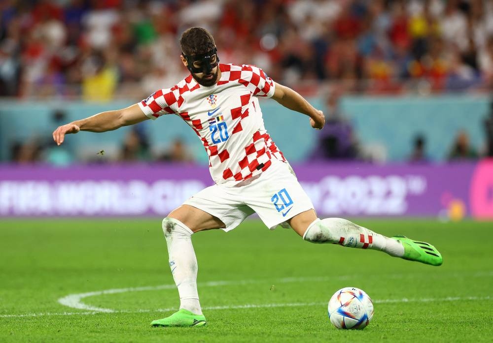 Soccer Football - FIFA World Cup Qatar 2022 - Group F - Croatia v Belgium - Ahmad Bin Ali Stadium, Al Rayyan, Qatar - December 1, 2022 
Croatia's Josko Gvardiol in action REUTERS/Bernadett Szabo