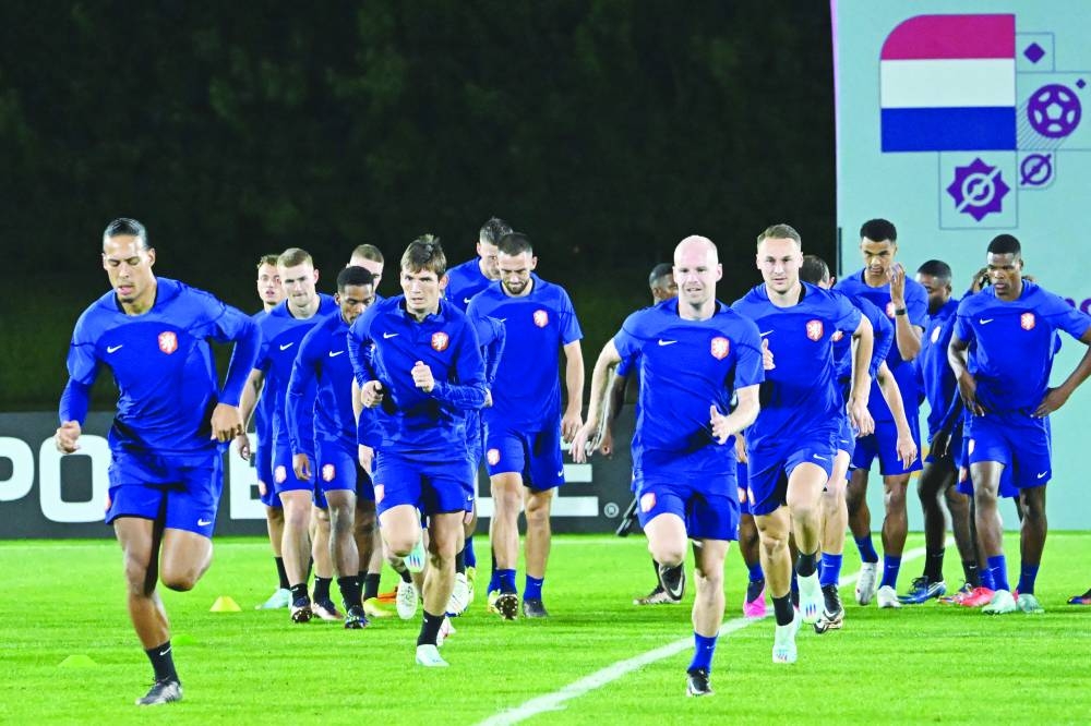 Netherlands’ defender Virgil van Dijk (left), Marten de Roon and Davy Klaassen (right) take part in a training session at Qatar University in Doha yesterday. (AFP)