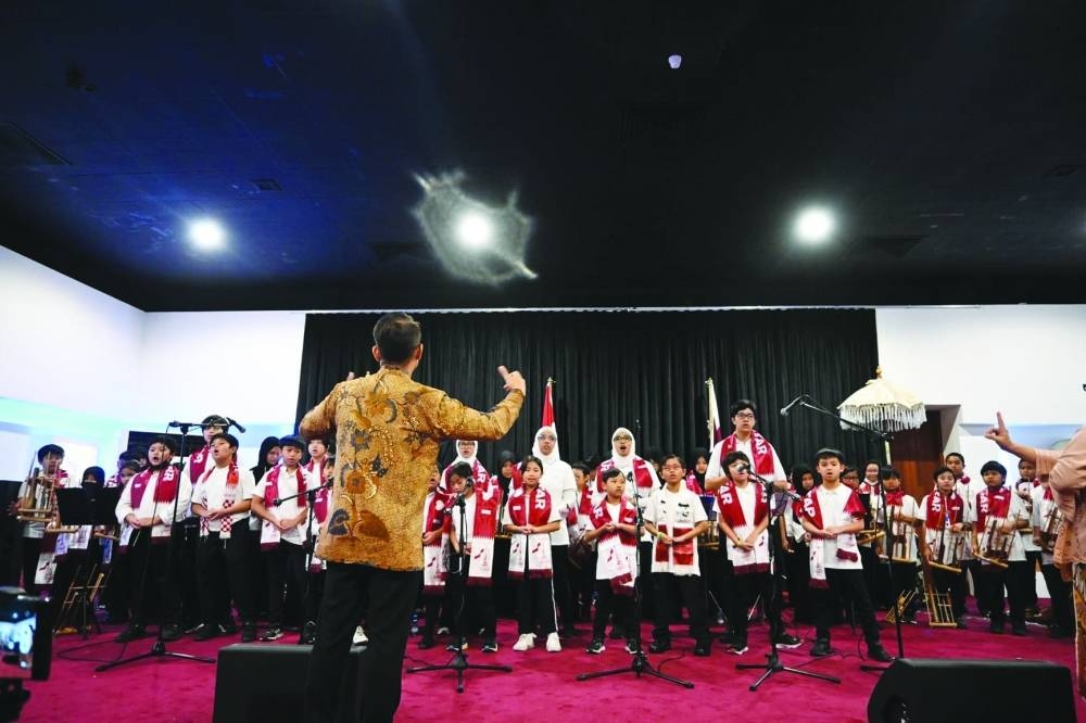 Acara menampilkan budaya Indonesia Perayaan budaya Indonesia yang penuh warna