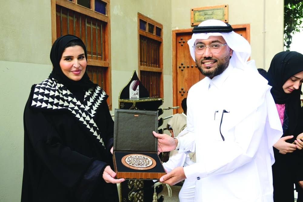 HE the Minister of Social Development and Family, Maryam bint Ali bin Nasser al-Misnad receives outstanding student fans