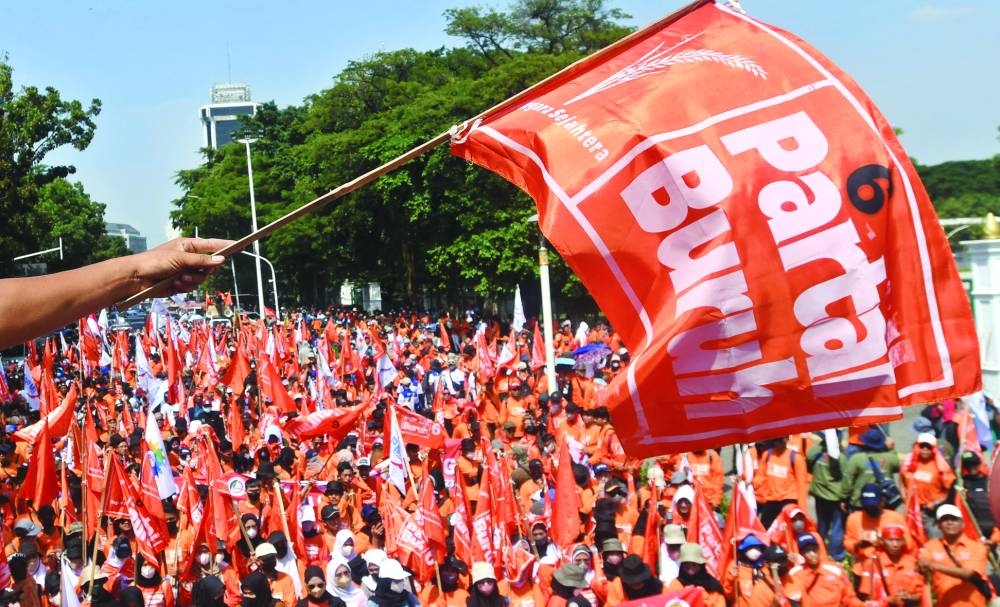 Pekerja Indonesia memprotes Peraturan Tempat Kerja Presiden