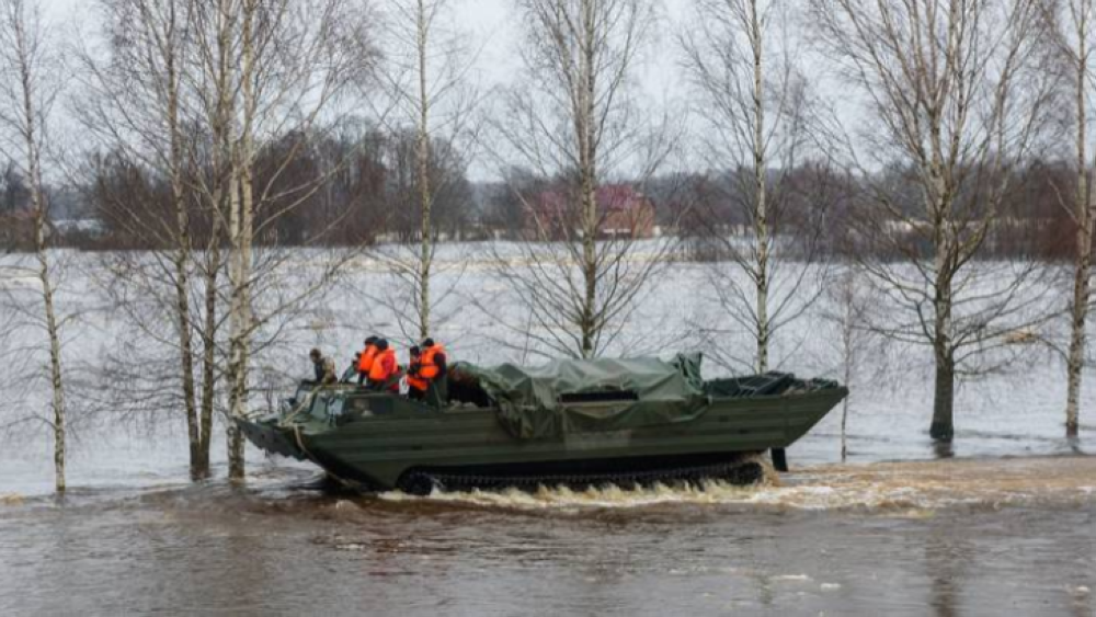 Pēdējo gadu desmitu laikā “smagāko” plūdu dēļ no Latvijas evakuēti simtiem cilvēku