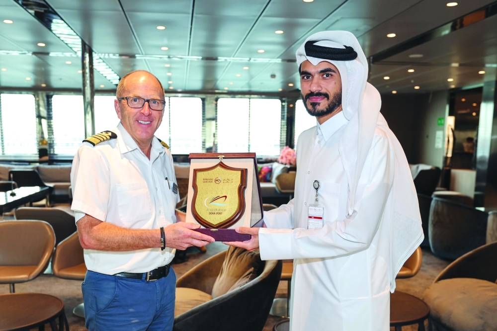 Officials after the arrival of 'Le Bougainville'.