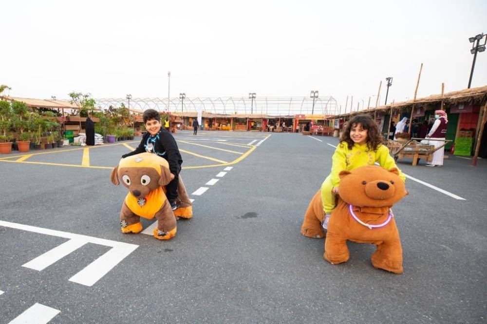 The festival also features artistic activities for children and awareness workshops, in addition to rides for kids.