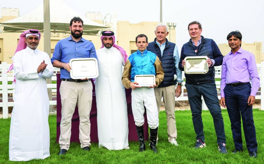 Al Uqda Complex Manager Abdulaziz Jassim al-Boenain (left) presented the trophies to connections of Torkia.
