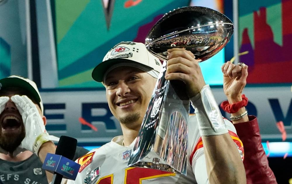 TOPSHOT - Kansas City Chiefs' quarterback Patrick Mahomes holds the trophy as he celebrates his team's winning Super Bowl LVII against the Philadelphia Eagles at State Farm Stadium in Glendale, Arizona, on February 12, 2023. (AFP)
