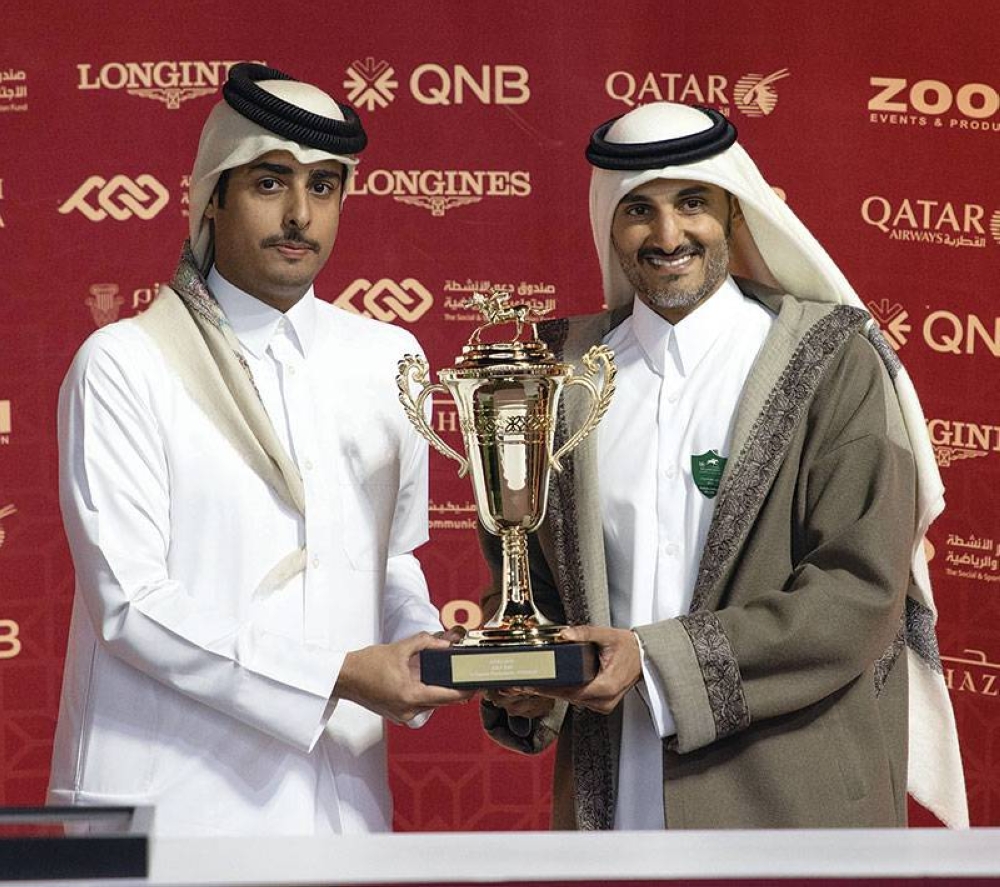 3-2-1 Qatar Olympic & Sports Museum president Sheikh Mohamed bin Abdullah al-Thani presents a trophy to connection of Hadlan, which won the Gulf Cup. 