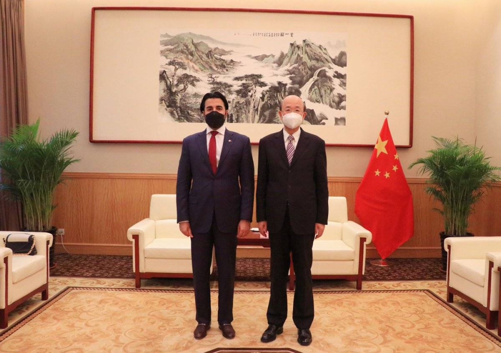 Two officials in Chinese Region of Macao meet Qatar's Consul General 
