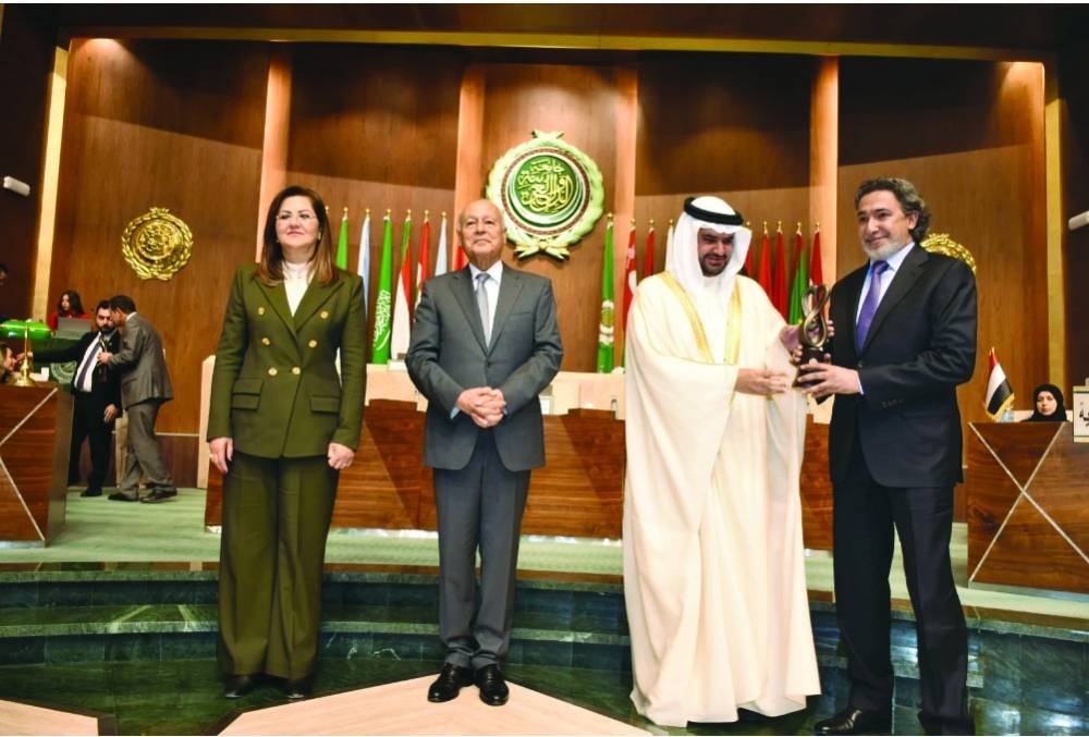 جامعة الدول العربية تكرم رئيس المركز الدولي للأمن الغذائي في يوم الاستقرار العربي للمرة الأولى