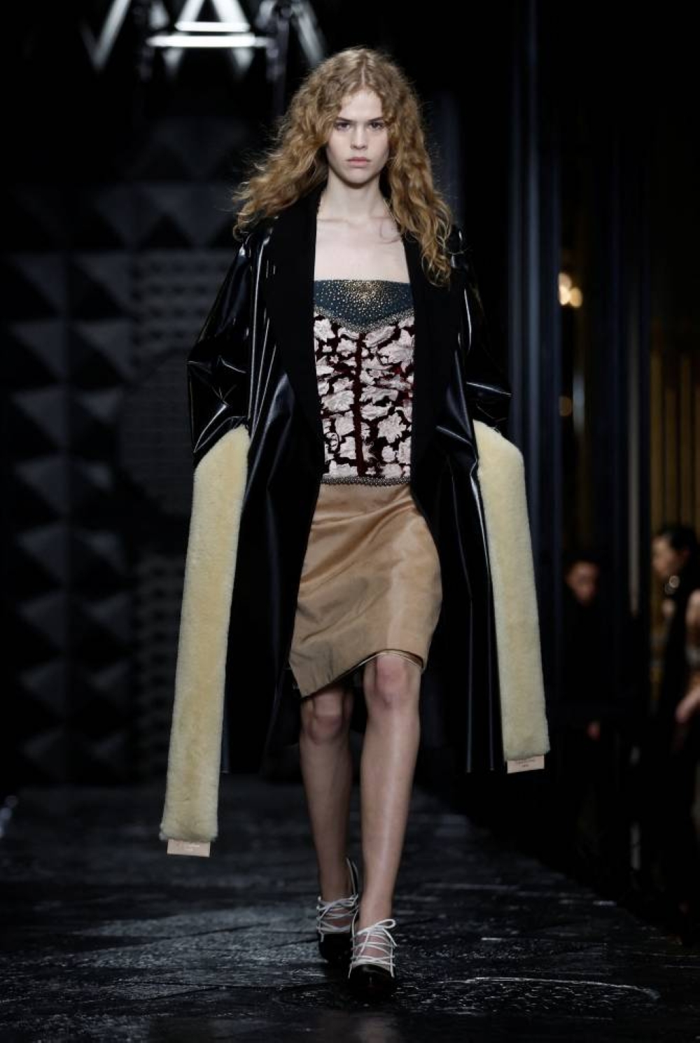 A model presents a creation by designer Nicolas Ghesquiere as part of his Fall-Winter 2023/2024 Women's ready-to-wear collection show for fashion house Louis Vuitton during Paris Fashion Week in Paris, France, March 6, 2023. REUTERS/Benoit Tessier