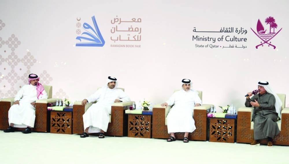 Dignitaries at the seminar.