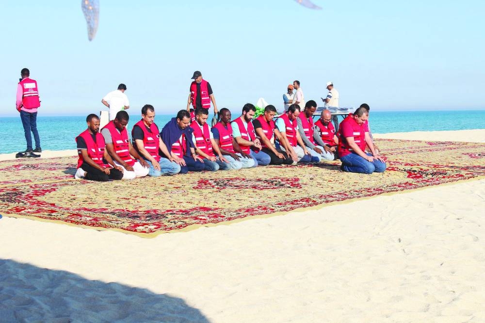 Volunteers at the Fuwairit beach.