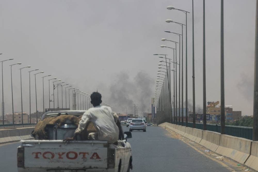 Smoke rises in Omdurman, near Halfaya Bridge, during clashes between the Paramilitary Rapid Support Forces and the army as seen from Khartoum North, Sudan . REUTERS/Mohamed Nureldin Abdallah