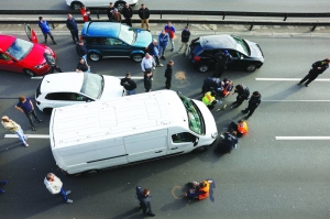 Climate activists glue themselves to roads in Berlin - Vimarsana News