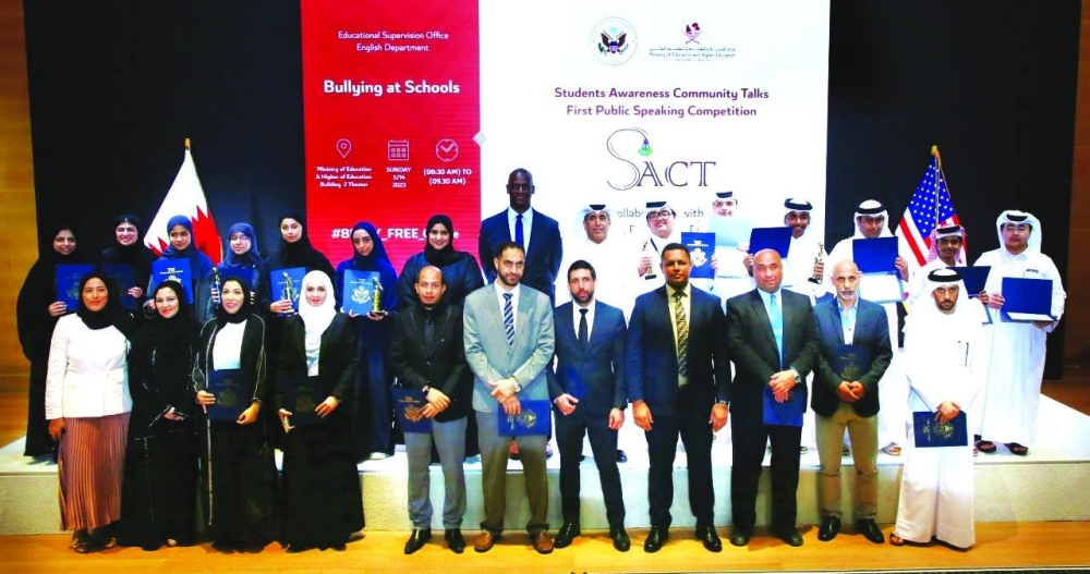 Some of the participants pose with officials.