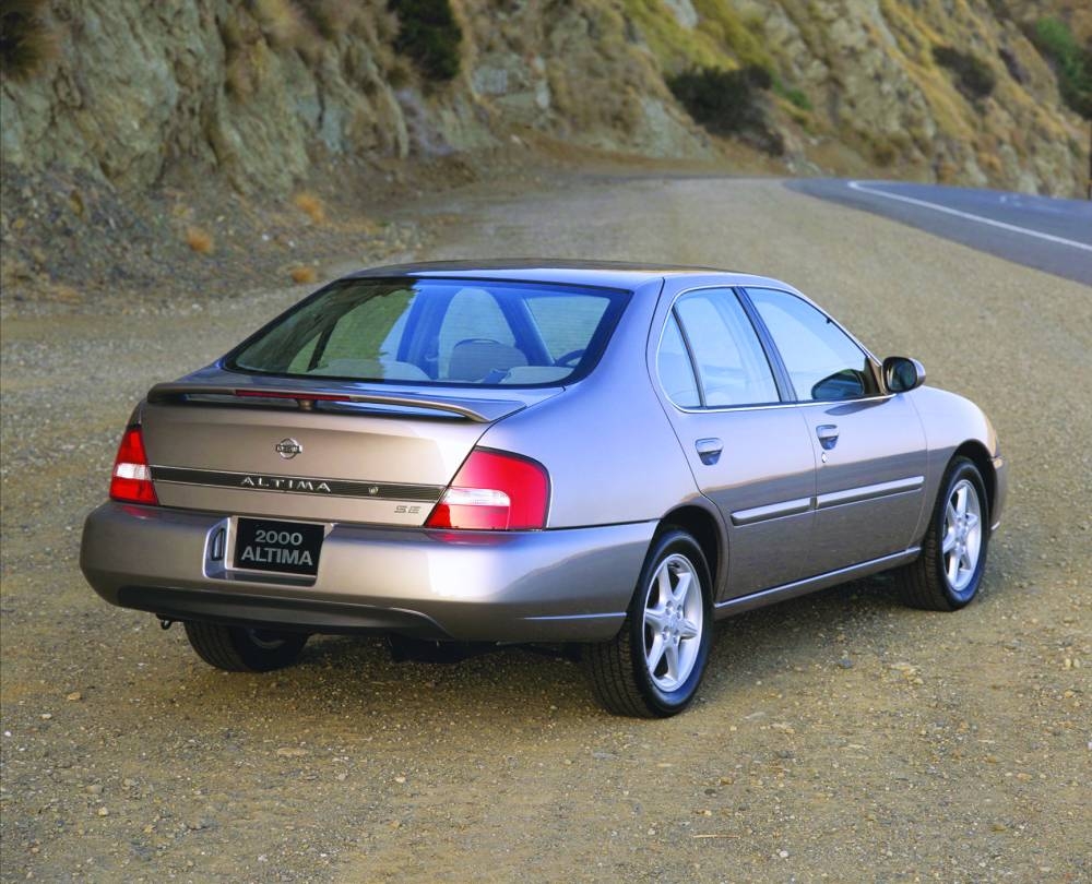 Nissan Altima Generation 2 - 2000