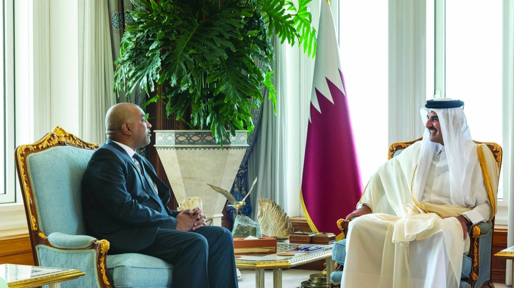 His Highness the Amir Sheikh Tamim bin Hamad al-Thani meets Ambassador of Cuba Oscar Leon Gonzalez.