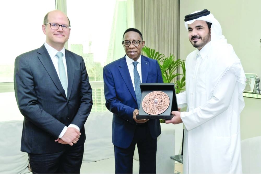 Qatar Olympic Committee President HE Sheikh Joaan bin Hamad al-Thani presents a memento to FIBA president Hamane Niang (centre) as FIBA secretary-general Andreas Zagklis looks on during a meeting in Doha on Tuesday.