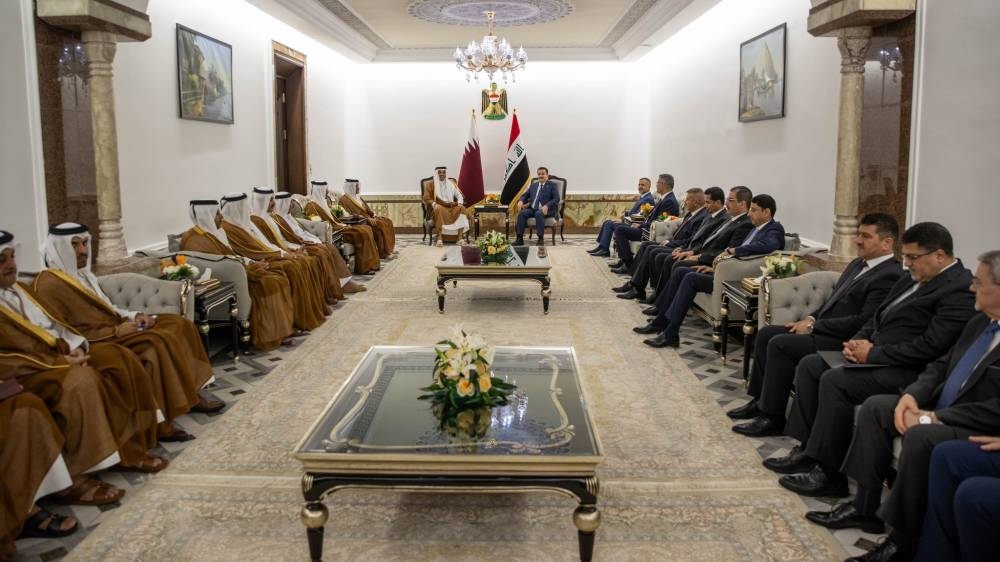 During the talks, His Highness the Amir Sheikh Tamim bin Hamad Al-Thani and Prime Minister Al Sudani discussed the strong fraternal relations between the two brotherly countries and ways of supporting and enhancing them in various fields, especially in the fields of economy, commerce, investment, energy, and transportation.