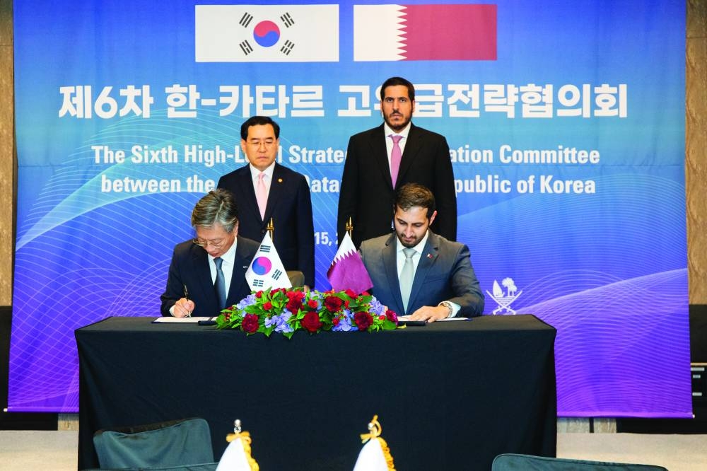 On the sidelines of the committee, the Minister of Commerce and Industry witnessed the signing ceremony of several MoUs between Qatar and South Korea in the economy, trade and investments.