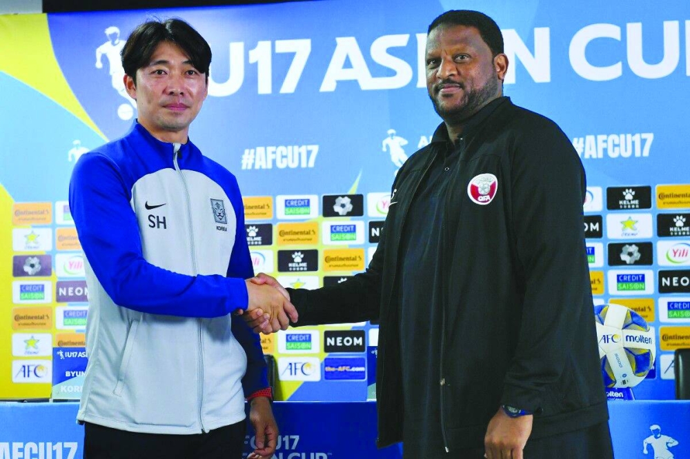 Qatar coach Ibrahim Mohamed Shafie (right) with South Korea coach Byun Sung-hwan.