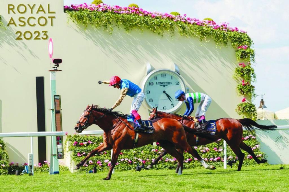 
Jockey Frankie Dettori (left) rides Courage Mon Ami to victory over jockey Oisin Murphy on Coltrane in Ascot Gold Cup.
 