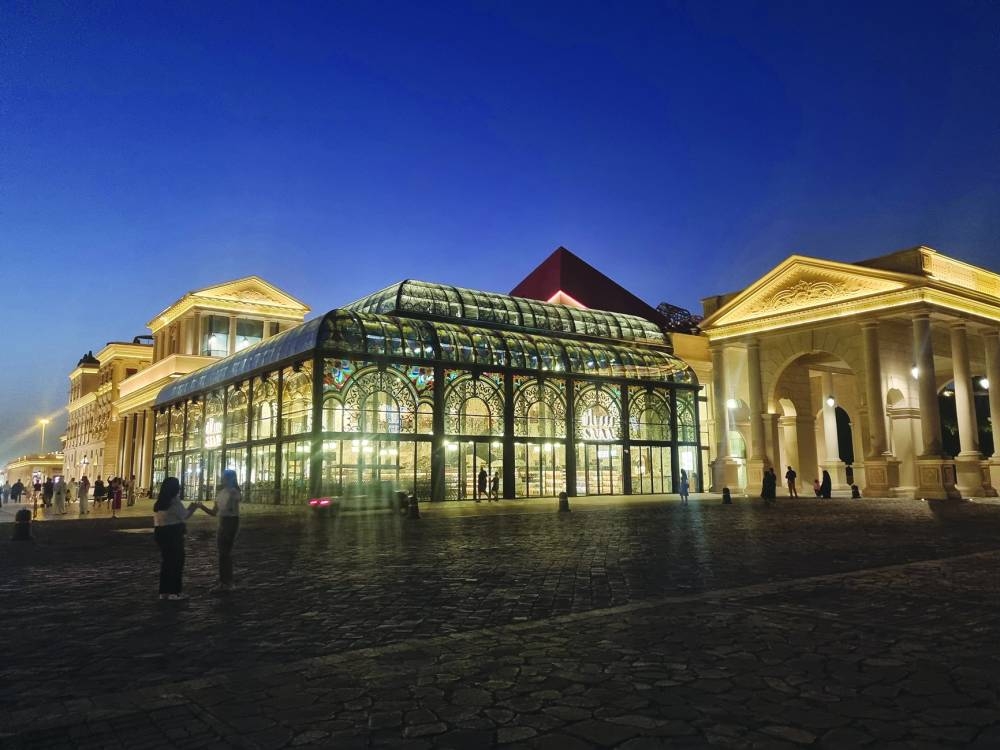 The 21 High Street Katara at night.