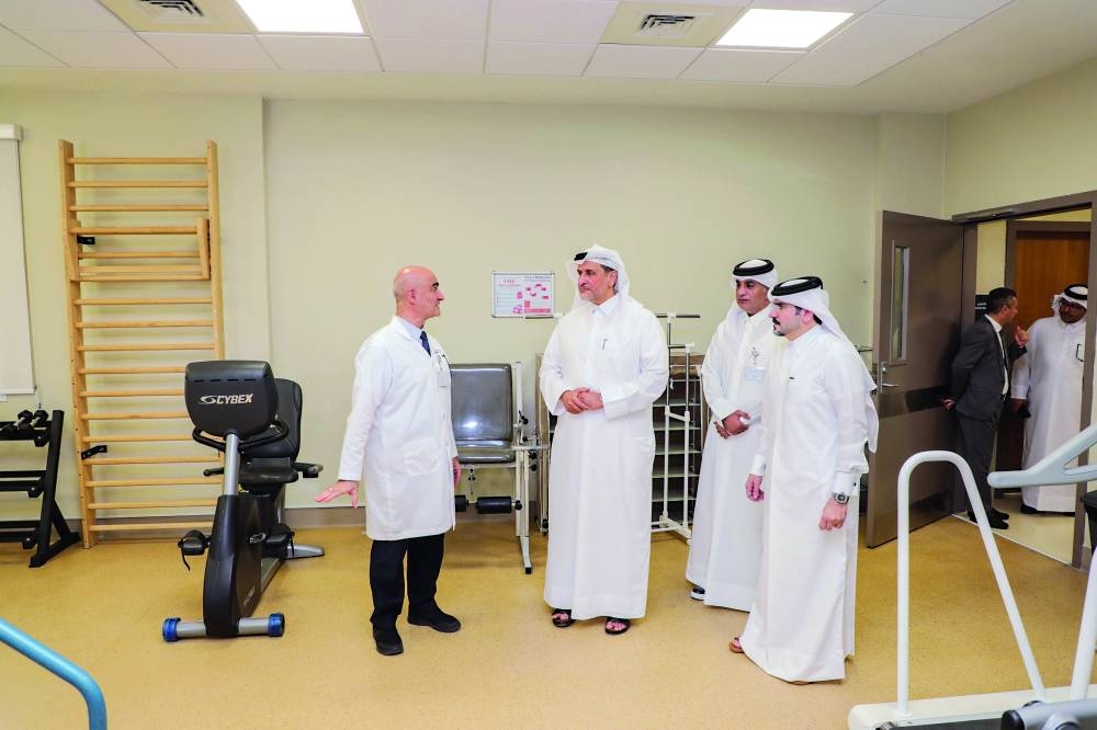 Yousef bin Ali al-Khater visits the Al-Hemailah Workers’ Health Centre.