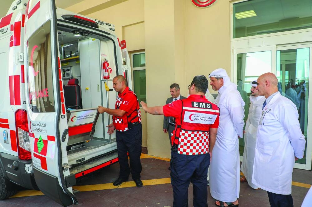 Yousef bin Ali al-Khater visits the Al-Hemailah Workers’ Health Centre.