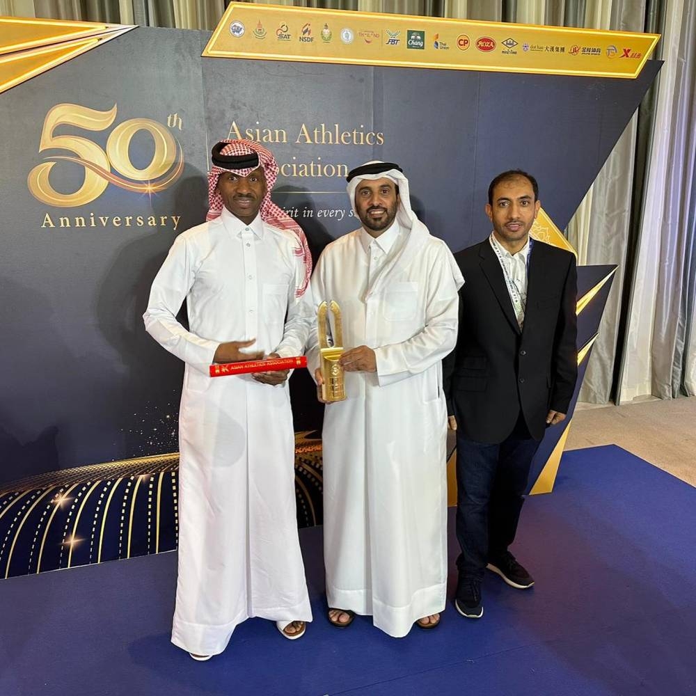 Essa Barshim (left), father of Qatari track and field star Mutaz Barshim, poses with Qatar Athletics Federation president Mohamed Issa al-Fadala after receiving the 'Best Asian Athlete' award in Bangkok, Thailand, Monday.