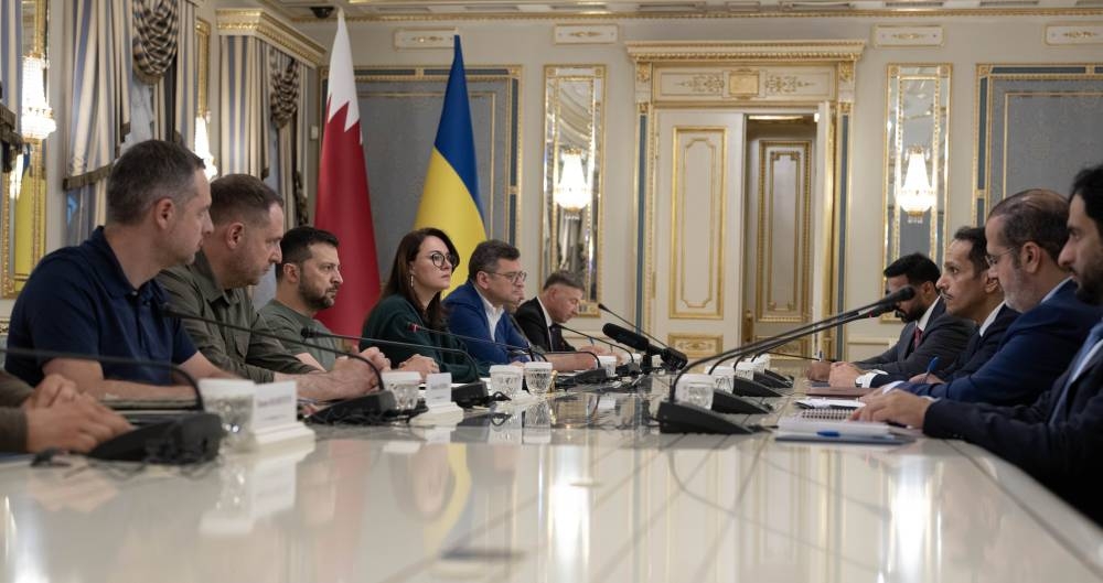 Ukrainian President Volodymyr Zelenskyy and HE the Prime Minister and Minister of Foreign Affairs Sheikh Mohamed bin Abdulrahman bin Jassim al-Thani hold discussions. 