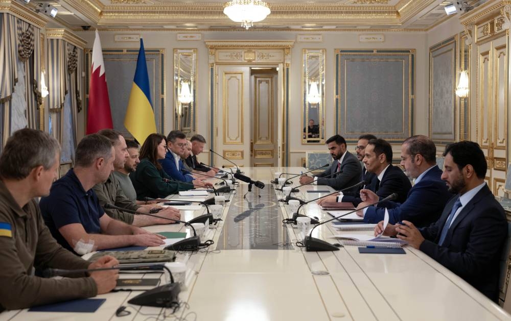 Ukrainian President Volodymyr Zelenskyy and HE the Prime Minister and Minister of Foreign Affairs Sheikh Mohamed bin Abdulrahman bin Jassim al-Thani hold discussions. 