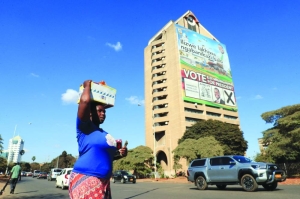 Zimbabwe presidential hopefuls use music, stars to woo crucial youth vote - Vimarsana News
