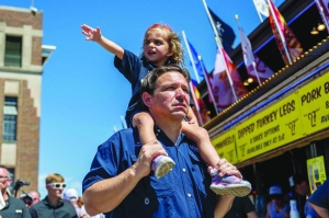 Trump swoops into Iowa Fair to scramble DeSantis's effort to reboot his campaign - Vimarsana News
