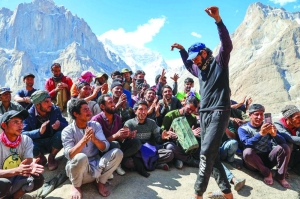 Pakistan's K2 porters tread between tradition, modernity - Vimarsana News
