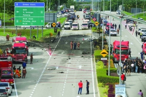10 killed in plane crash near Malaysian capital - Vimarsana News