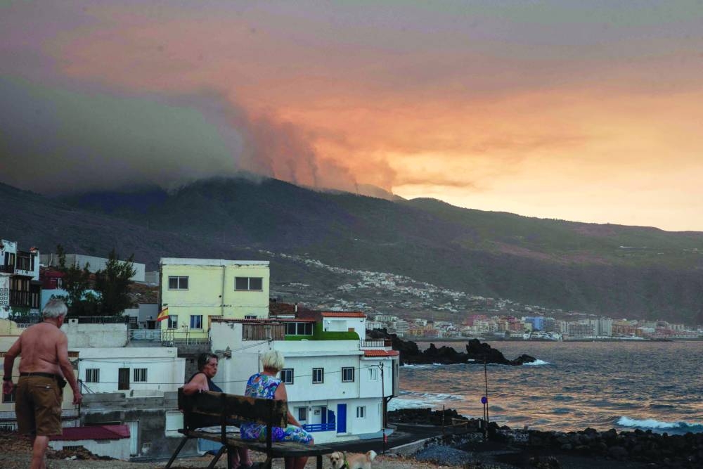 
A cloud of smoke billows over the village of Candelaria on Thursday from a huge wildfire that broke out almost two days ago and is raging in the northeastern part of the Canary island of Tenerife. 