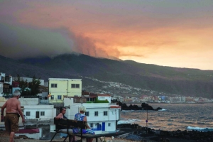 Spain firefighters making gains in battle against Tenerife blaze - Vimarsana News