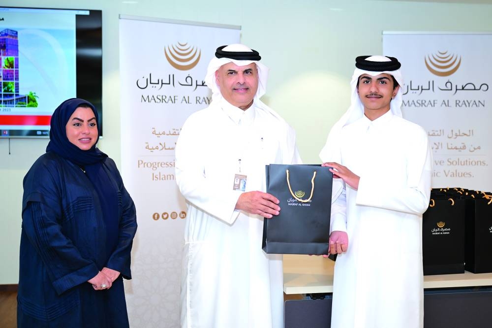 Masraf Al Rayan official felicitates “Future Assets 2023” candidate.