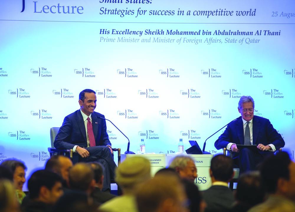 HE the Prime Minister and Minister of Foreign Affairs, Sheikh Mohamed bin Abdulrahman bin Jassim al-Thani  interacts with the audience at the lecture.