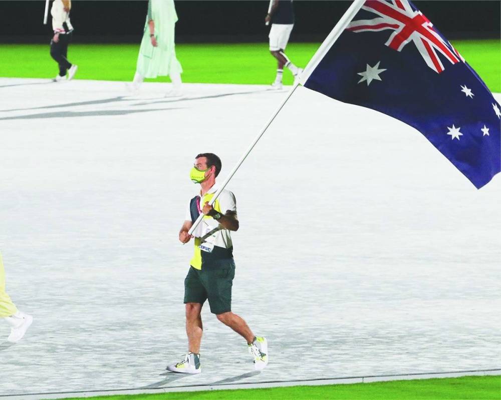 
Sailing star Mat Belcher leads the Australia contingent at the 
Tokyo Olympic Games 2020 Closing Ceremony in August 2021. 
(@AUSOlympicTeam) 