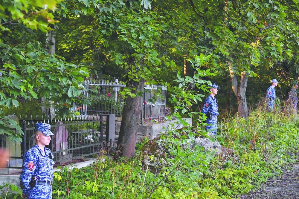 Russian National Guard (Rosgvardiya) servicemen stand guard at the Porokhovskoye cemetery where Wagner private mercenary group chief Yevgeny Prigozhin was buried, in Saint Petersburg. 