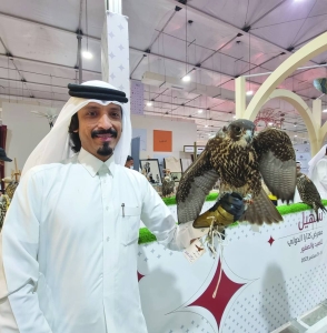 Falconry tradition thrives amidst changing times - Vimarsana News