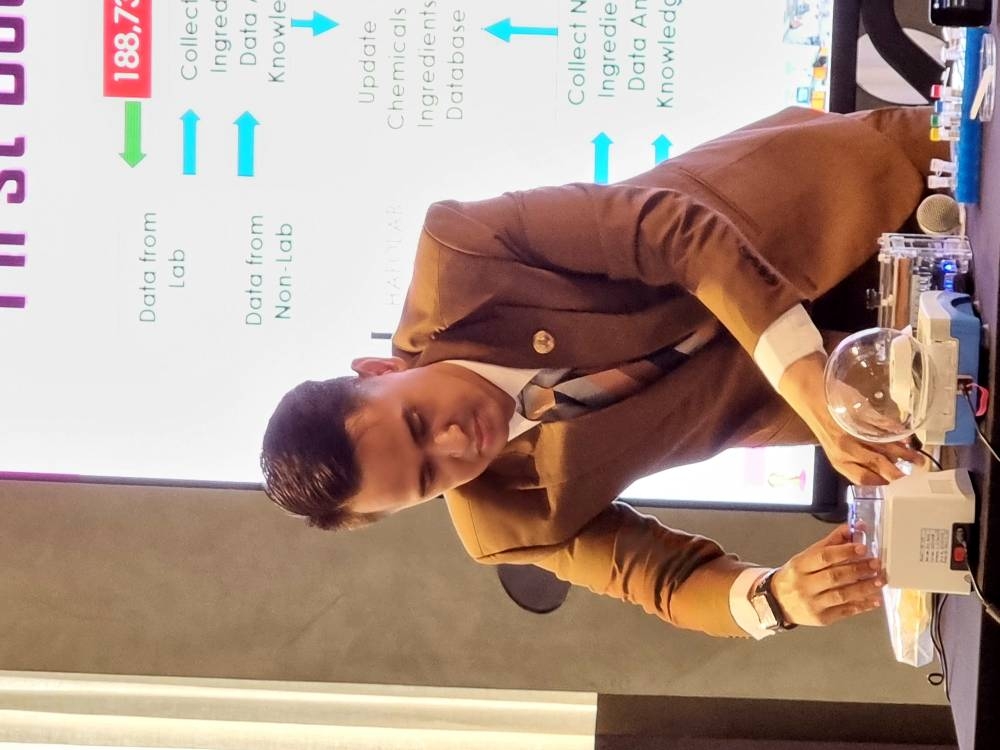 Dr Anat Denyingyhot conducts a demo of the Rapid Test Kit.