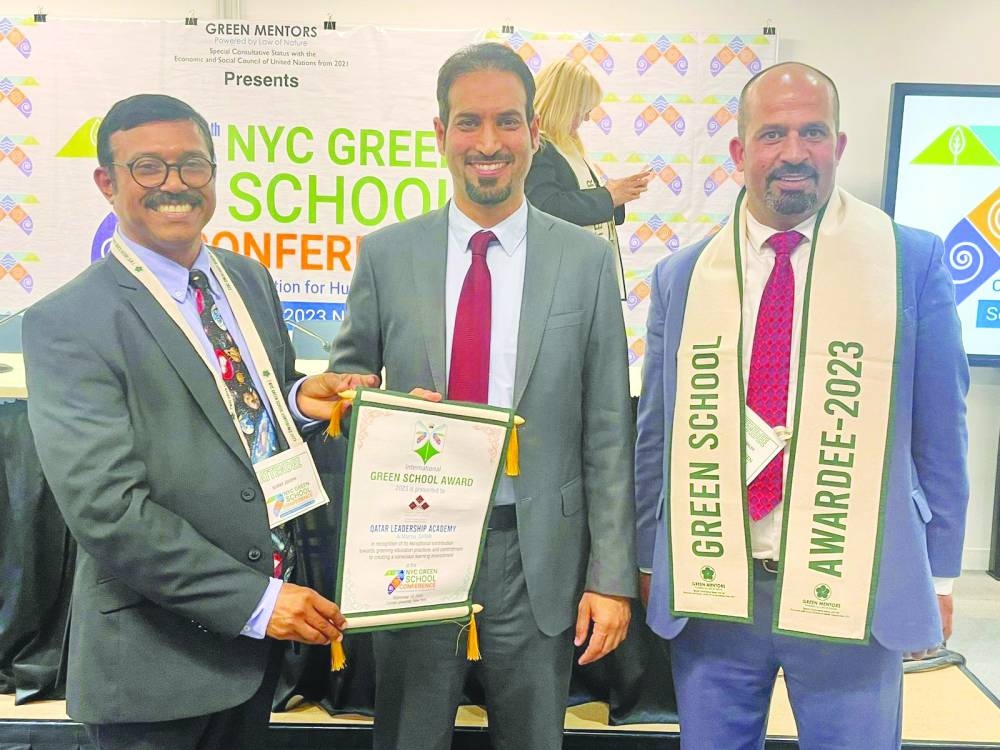 QLA officials with the award.