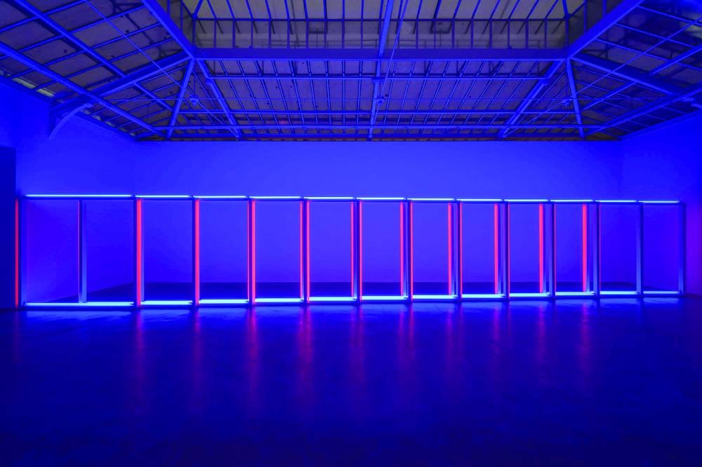 Dan Flavin, untitled, 1970, blue and red fluorescent light, modular units.